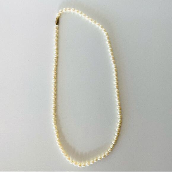 VINTAGE White Cream Freshwater Pearls Long Strand Necklace Jewelry Classic Prep - Picture 1 of 4